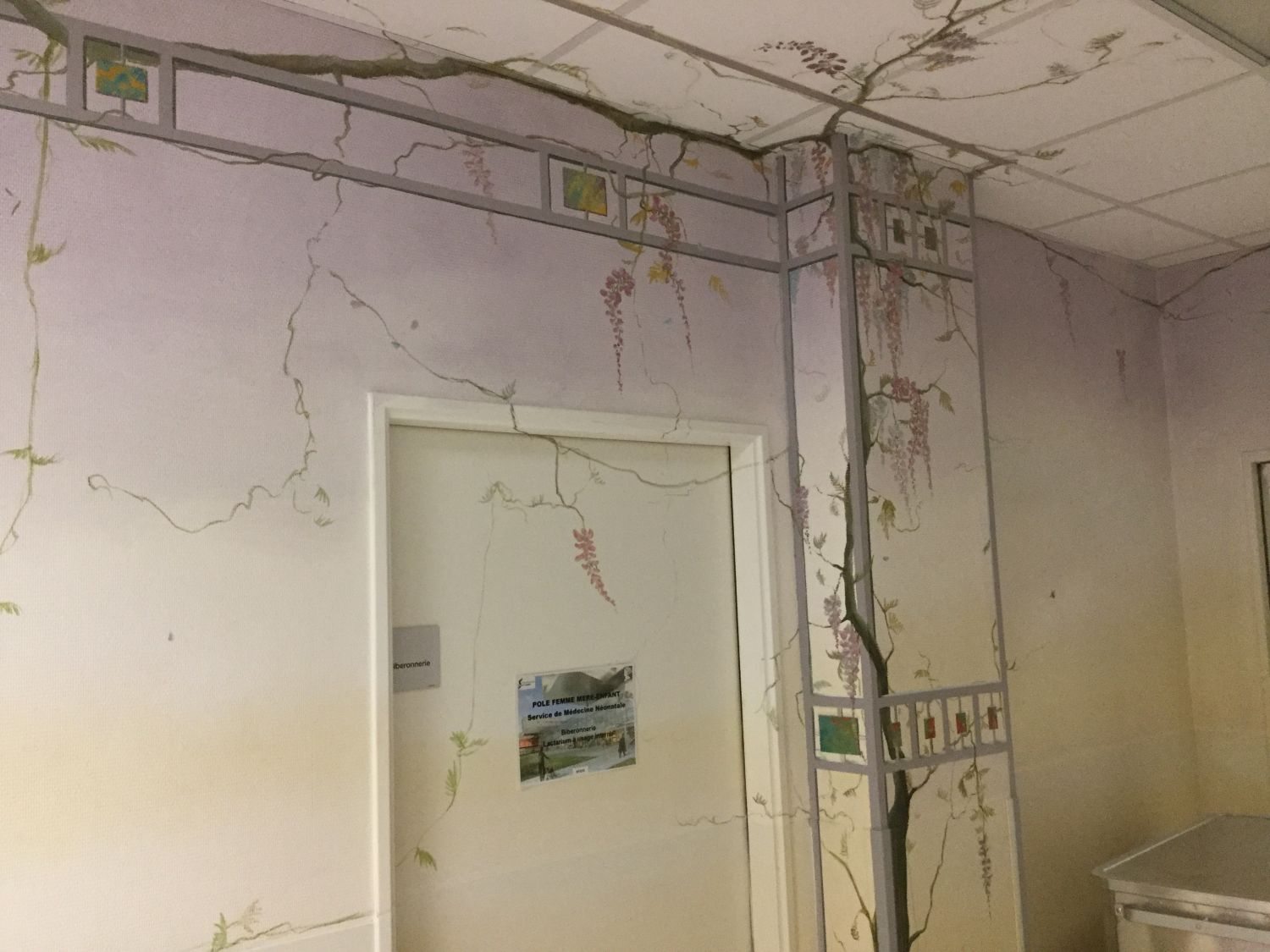 decors-peints-accueil-du-public-service-neonatalogie