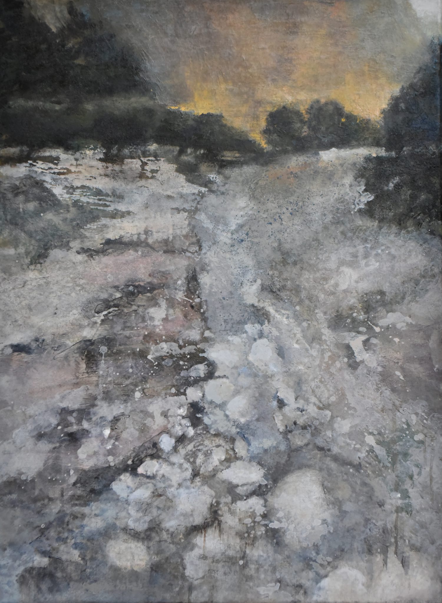 marcher-dans-une-riviere-de-cailloux