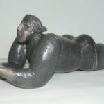 BAIGNEUSE ALLONGEE - Céramique Raku - L 66cm - 2015 par Sylvie HEBRARD