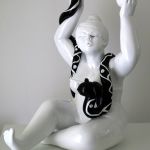 Eve , sculpture résine par Michelle PEYRE dite Mimi