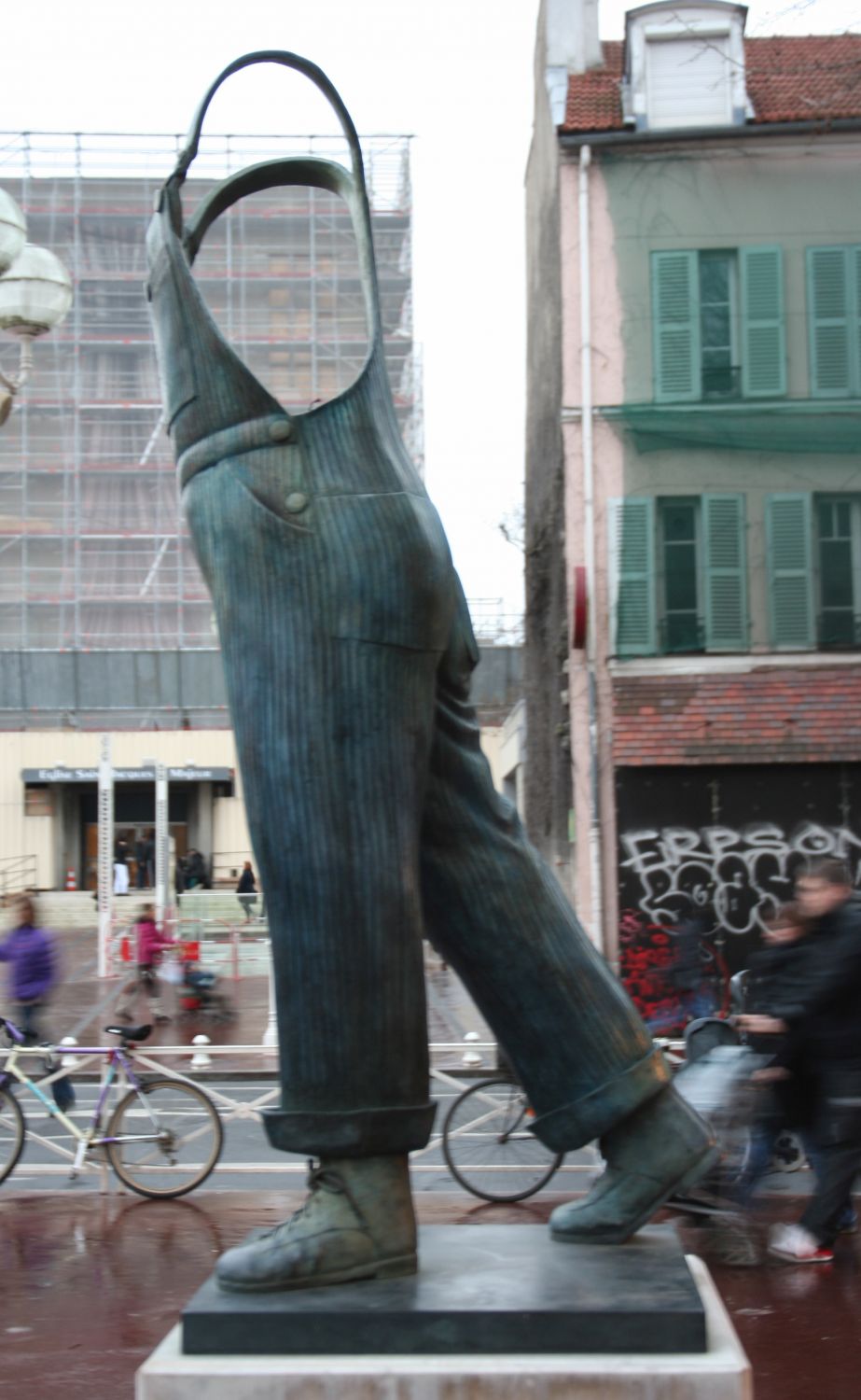 a-coluche-bronze-g-werle-2011-montrouge