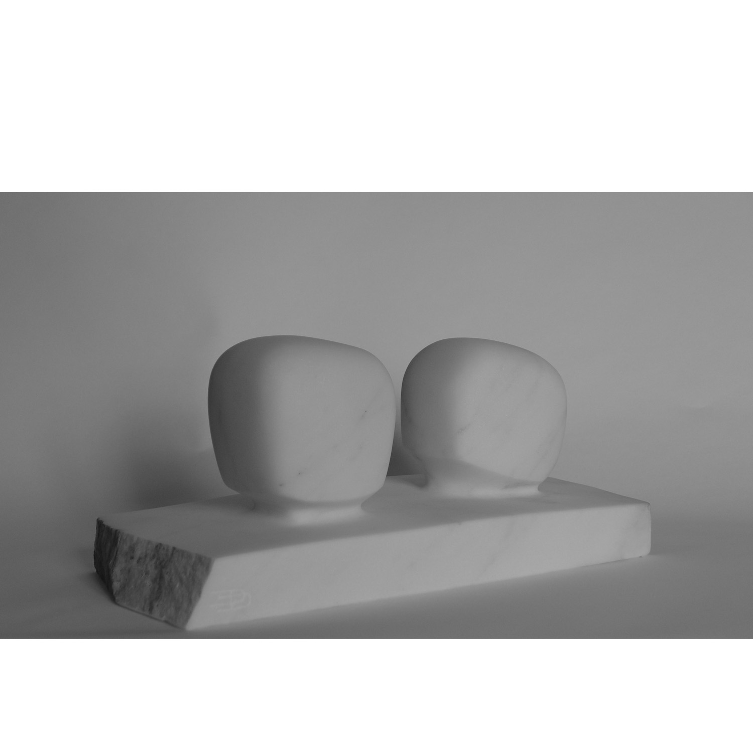 8-vis-a-vis-2013-marbre-statuaire-de-carrare-45x21-cm-h-18-cm